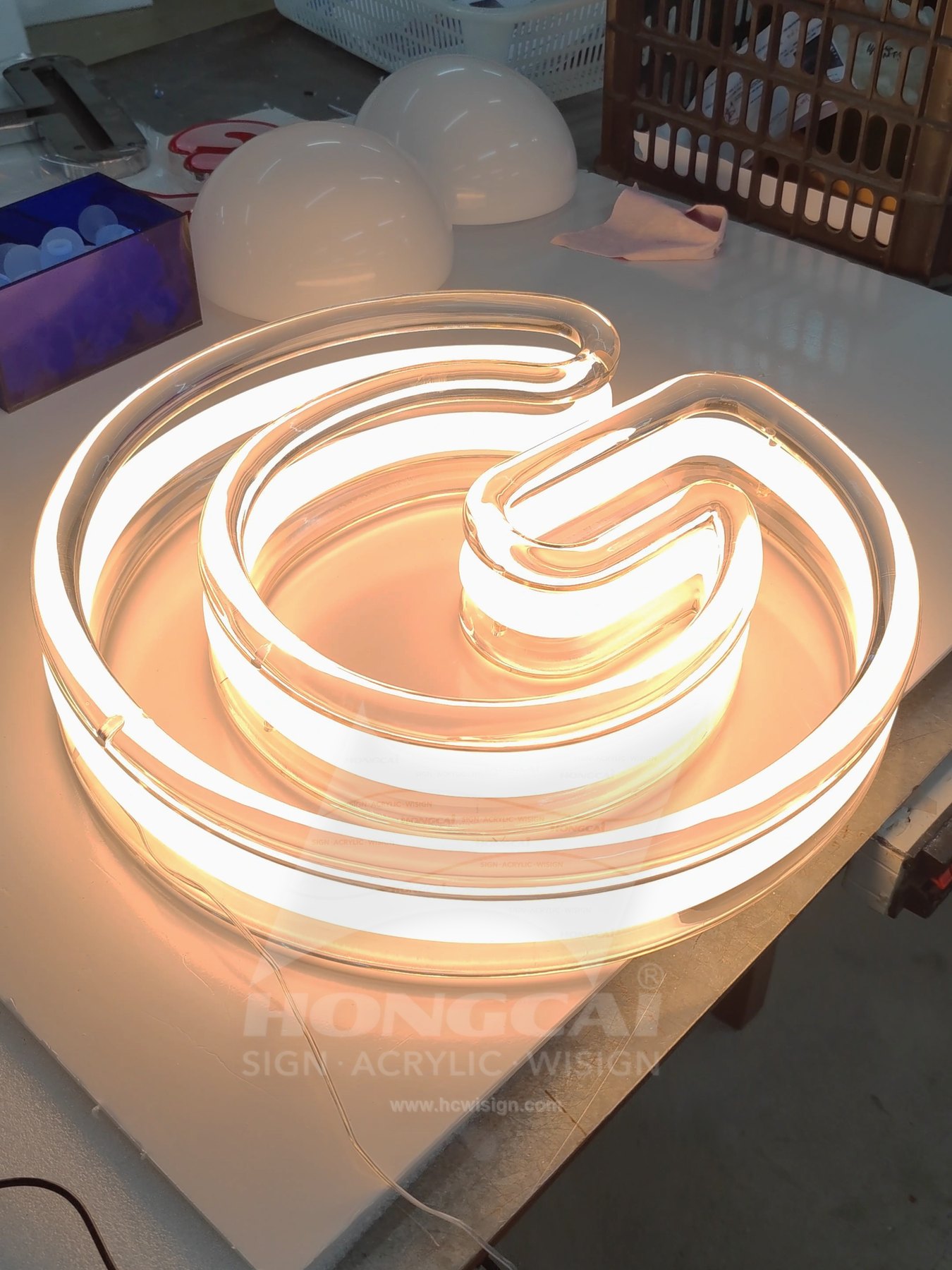 CNC-Machined Flame-Polished Acrylic G Sign — 360-degree multi-angle illumination check on the factory workbench