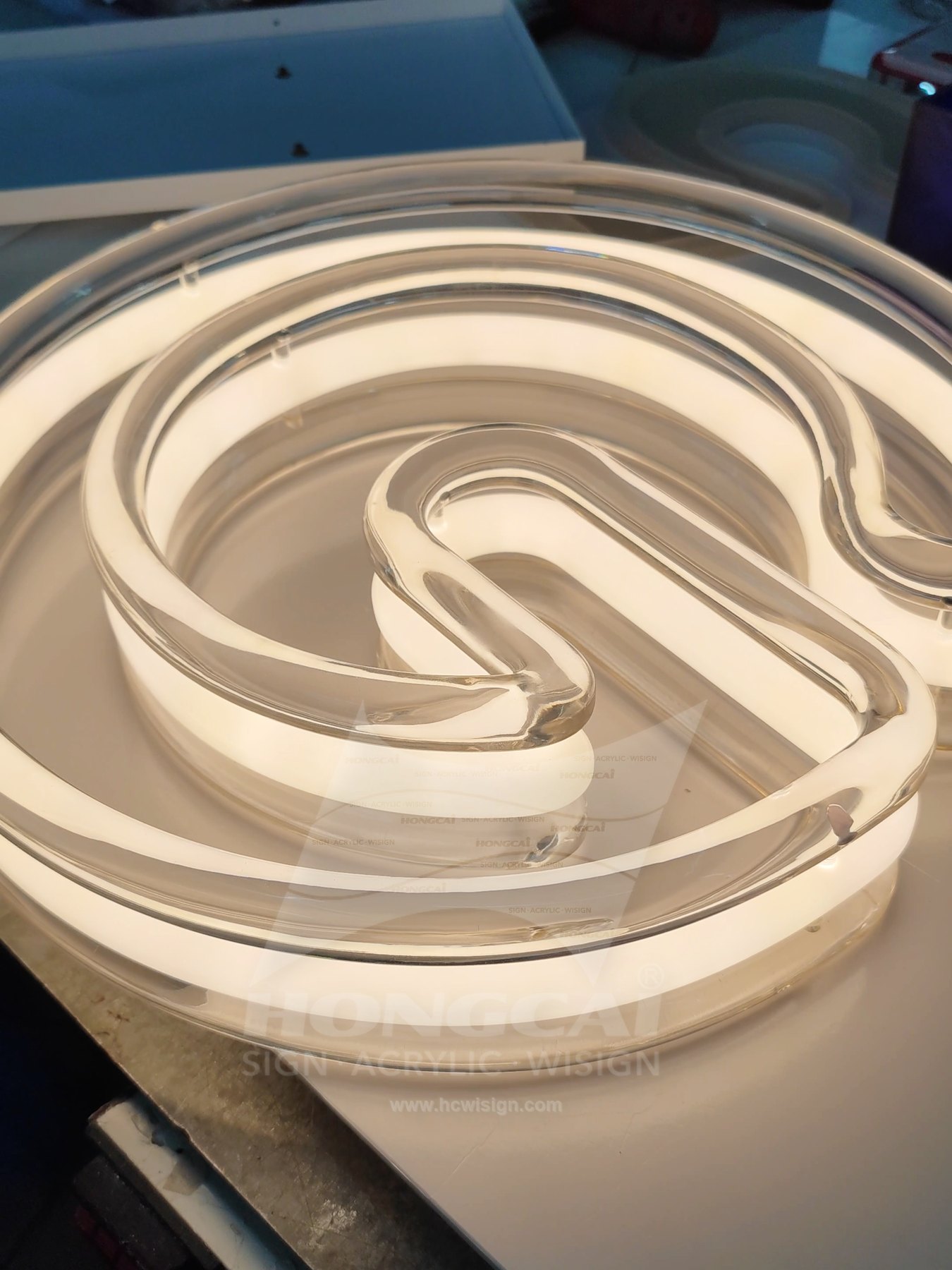 CNC-Machined Flame-Polished Acrylic G Sign — Close view of the embedded-LED white light section and transparent acrylic