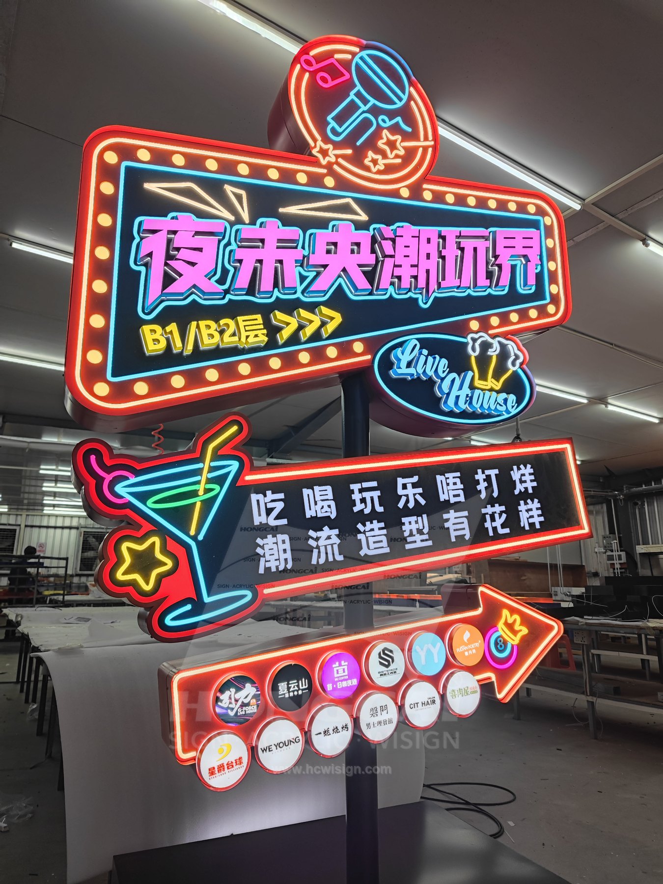 石龙里灯箱户外路牌 3