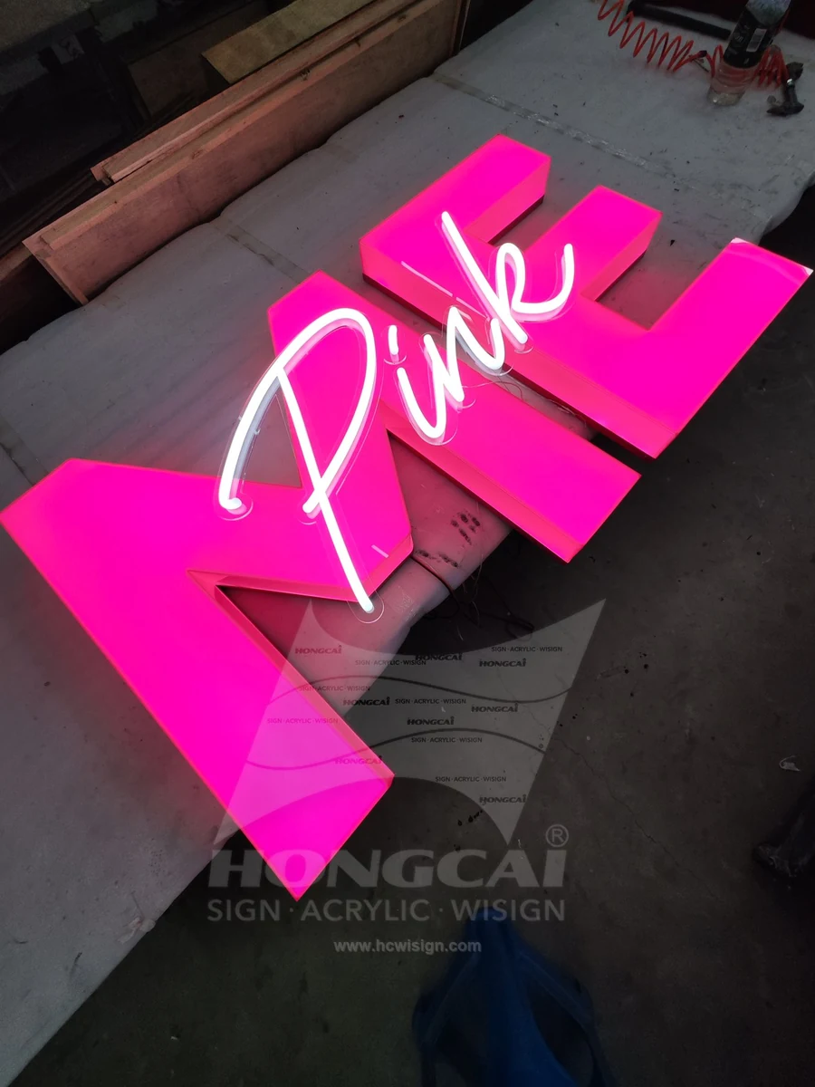 Pink Me 粉色立体字与白色手写发光字